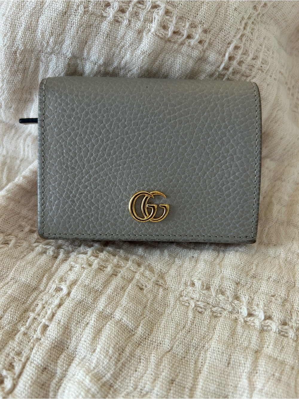 GUCCI GG MARMONT COMPACT WALLET | GRAY & BLUSH PINK